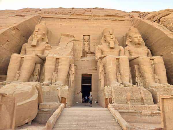 Templo de Abu Simbel sin gente