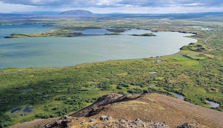 Paisaje increíble para conducir en Islandia