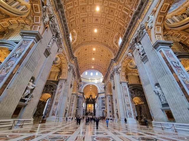 Interior de la Basílica de San Pedro roma