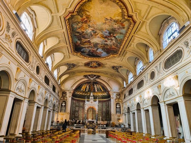 Interior de la Basílica de Santa Cecilia Trastevere