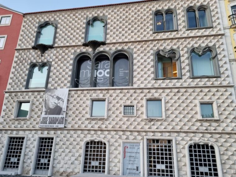 Casa dos Bicos