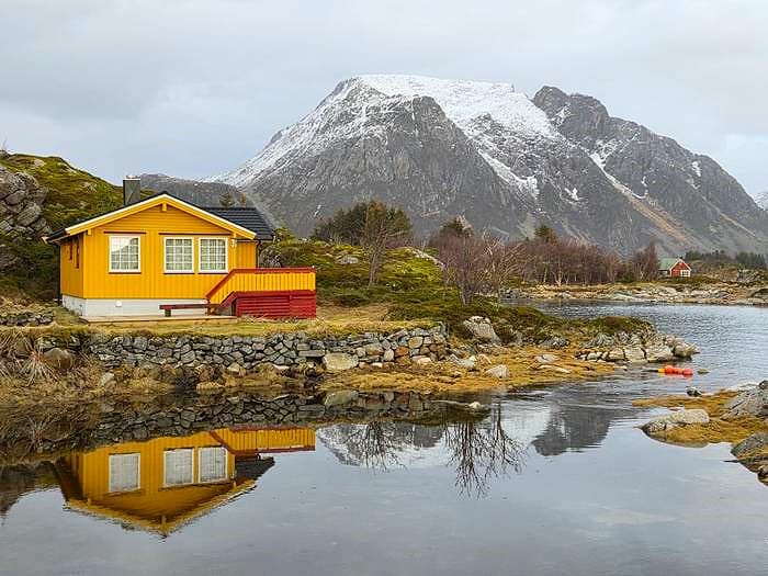 Casa en un lago de Lofoten