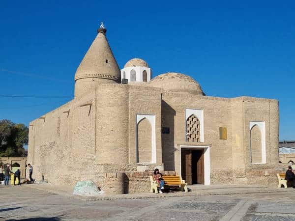 Chashmai Ayub mausoleum