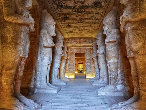 Interior de Abu Simbel, consejos para viajar a Egipto