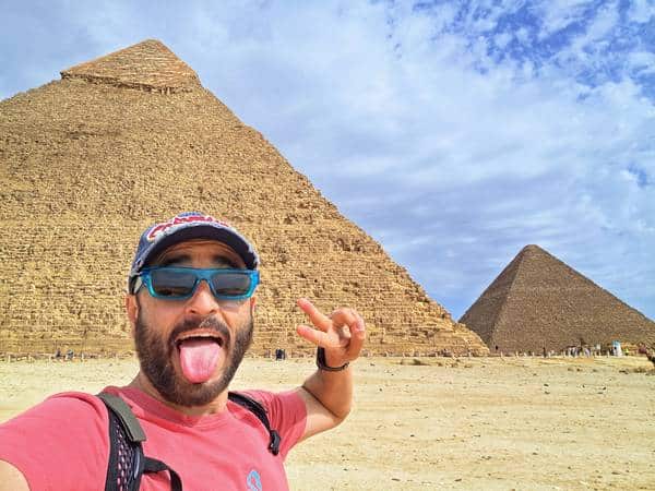 El autor frente a las pirámides de Giza, Consejos para viajar a Egipto