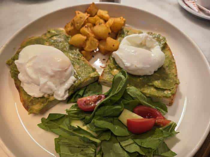 Huevos Benedictine del Varuna Gezgin