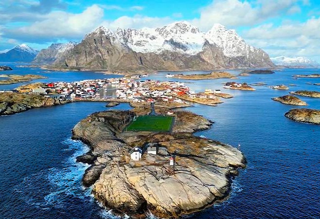 Henningsvær, campo de fútbol que ver en las islas lofoten