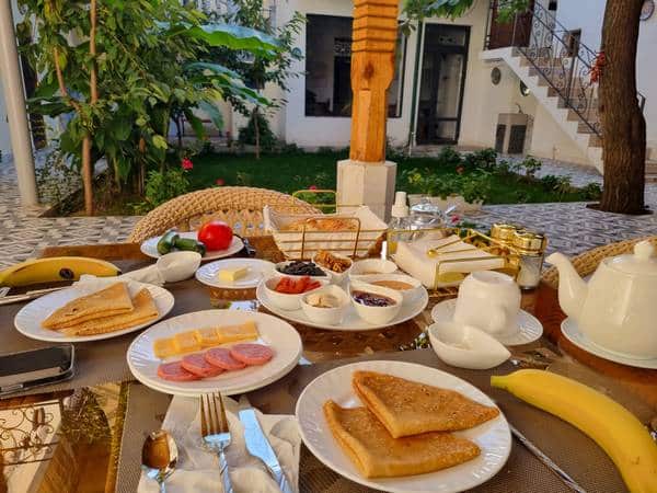 Desayuno de nuestro hotel en la capital de Uzbekistán