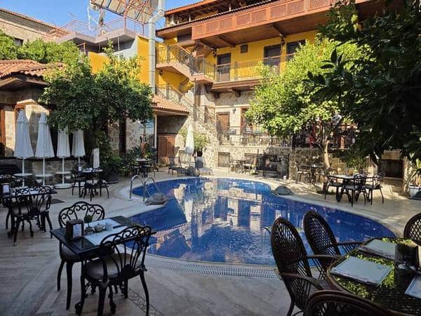 Hotel con piscina en Antalya