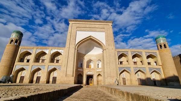 Kutlugmurad Inak Madrasah, Khiva