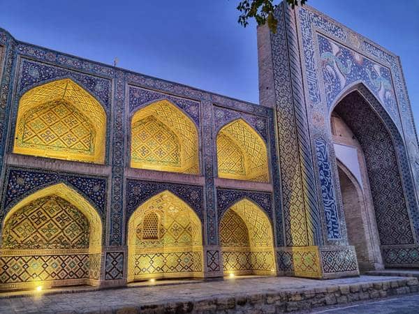 Madrasa Nadir Divan Begi Bukhará