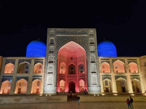 Madrasa iluminada, Consejos para viajar a Uzbekistán. Bukhara