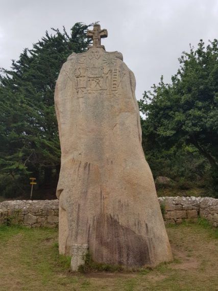 Menhir de Saint Uzec