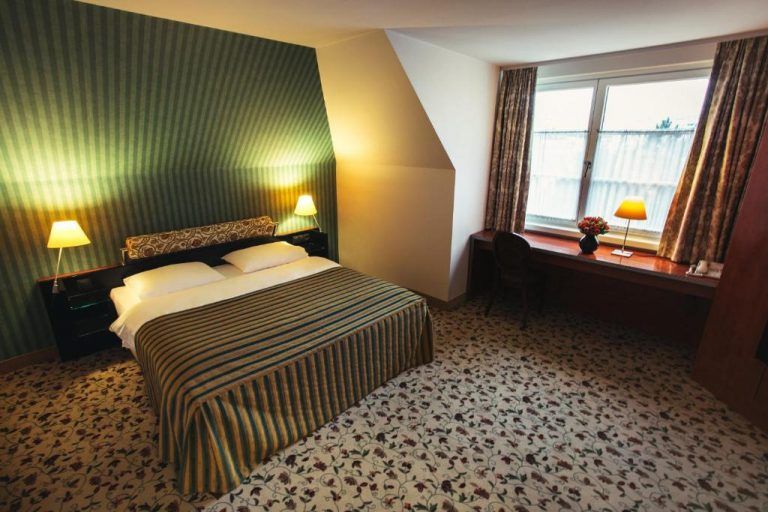 Hotel barato donde dormir en Viena