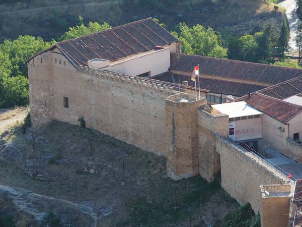 Museo de Segovia junto a las murallas