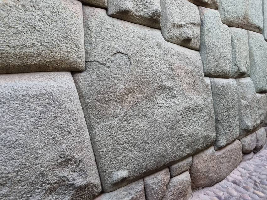 Piedra de los 12 ángulos cusco