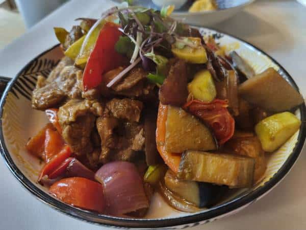 Plato de comida de uzbekistán