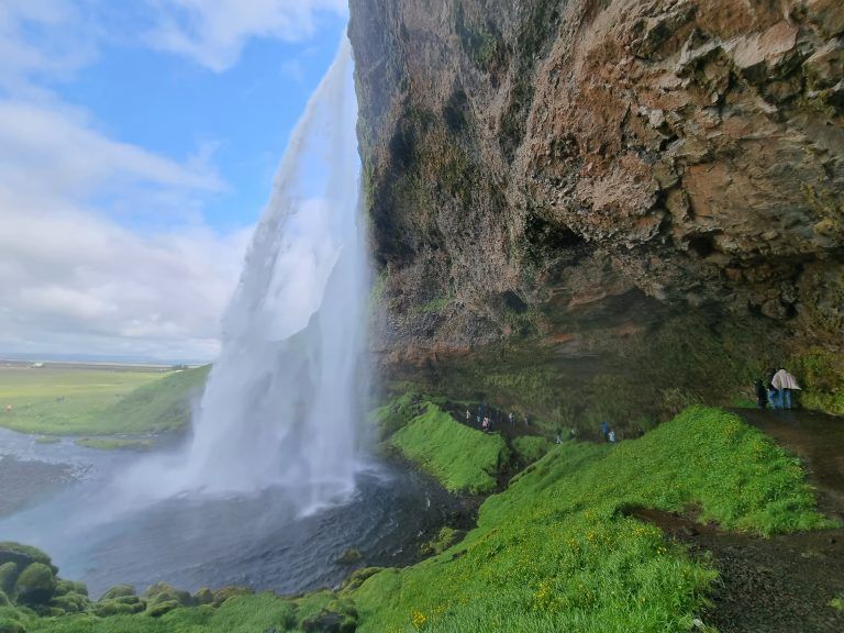 Seljalandsfoss, una de las cascadas más bonitas de Islandia
