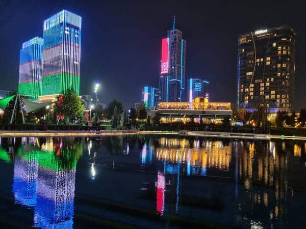 Tashkent City park de noche