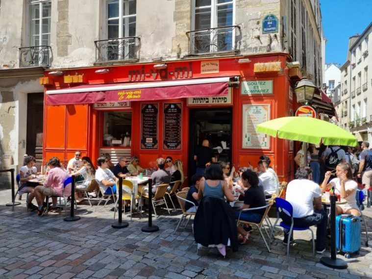 Terraza en el barrio judío Le Marais