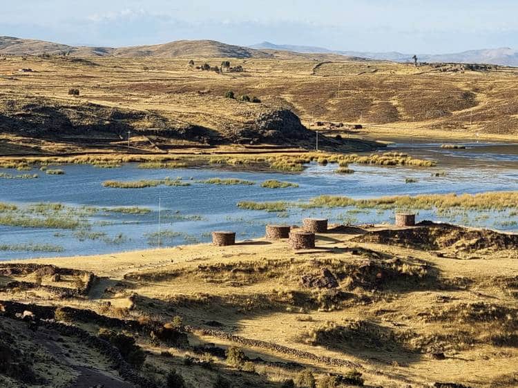 Chullpas de Sillustani y alrededores