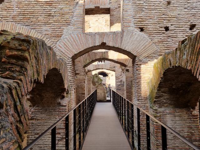 Túneles del coliseo de roma