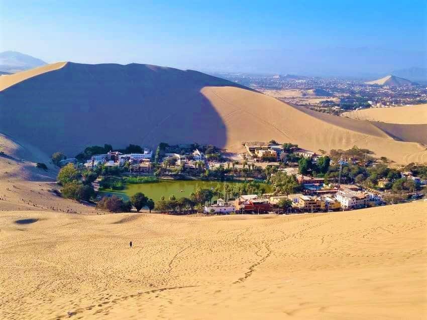 Visitar el oasis de Huacachina