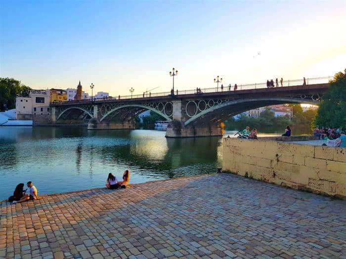 Vistas del Guadalquivir, junto al puente de Triana
