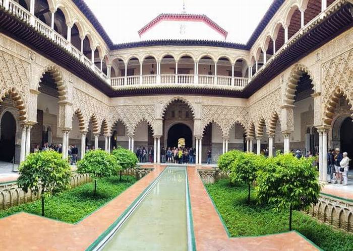 Alcázar un imprescindible que ver en Sevilla