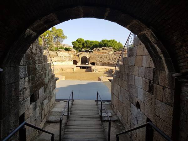 Entrada al anfiteatro romano de Mérida