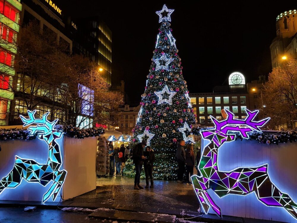 Mercado de navidad de praga en la plaza Wenceslao