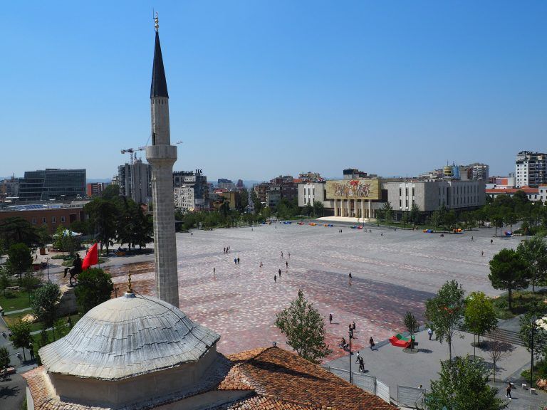 plaza principal de Tirana