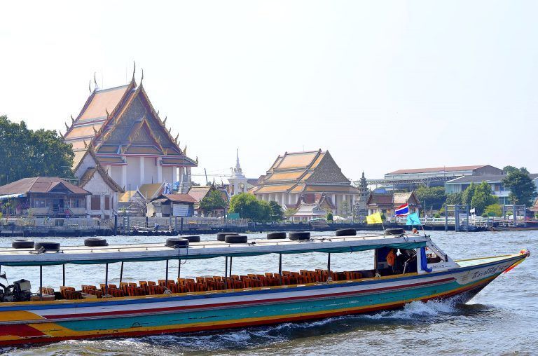 barco por el río Chao Phraya de Bangkok